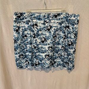 NWT Greg Norman Collection Blue and White Abstract Skort